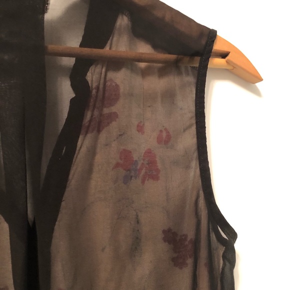 Sleeveless blouse - Picture 8 of 8